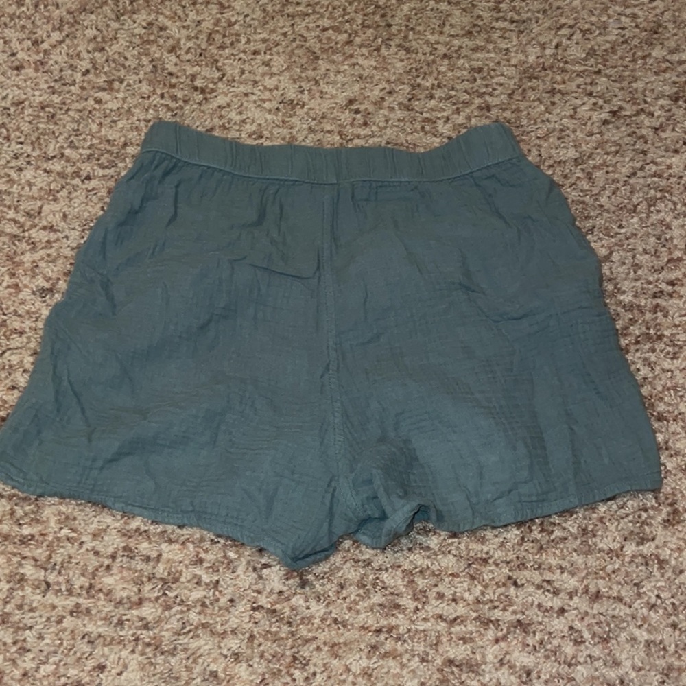 Universal Threads Shorts - Picture 2 of 3